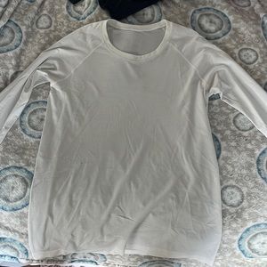 gently used long sleeve white swiftly tech size 12